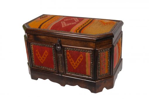  6 köşe antik kilim döşemeli kabaralı sandık 50 cm