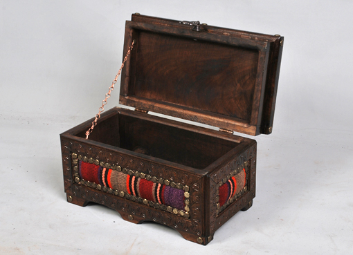  el dokuması kilim döşemeli petekli kabara ceviz ağacı